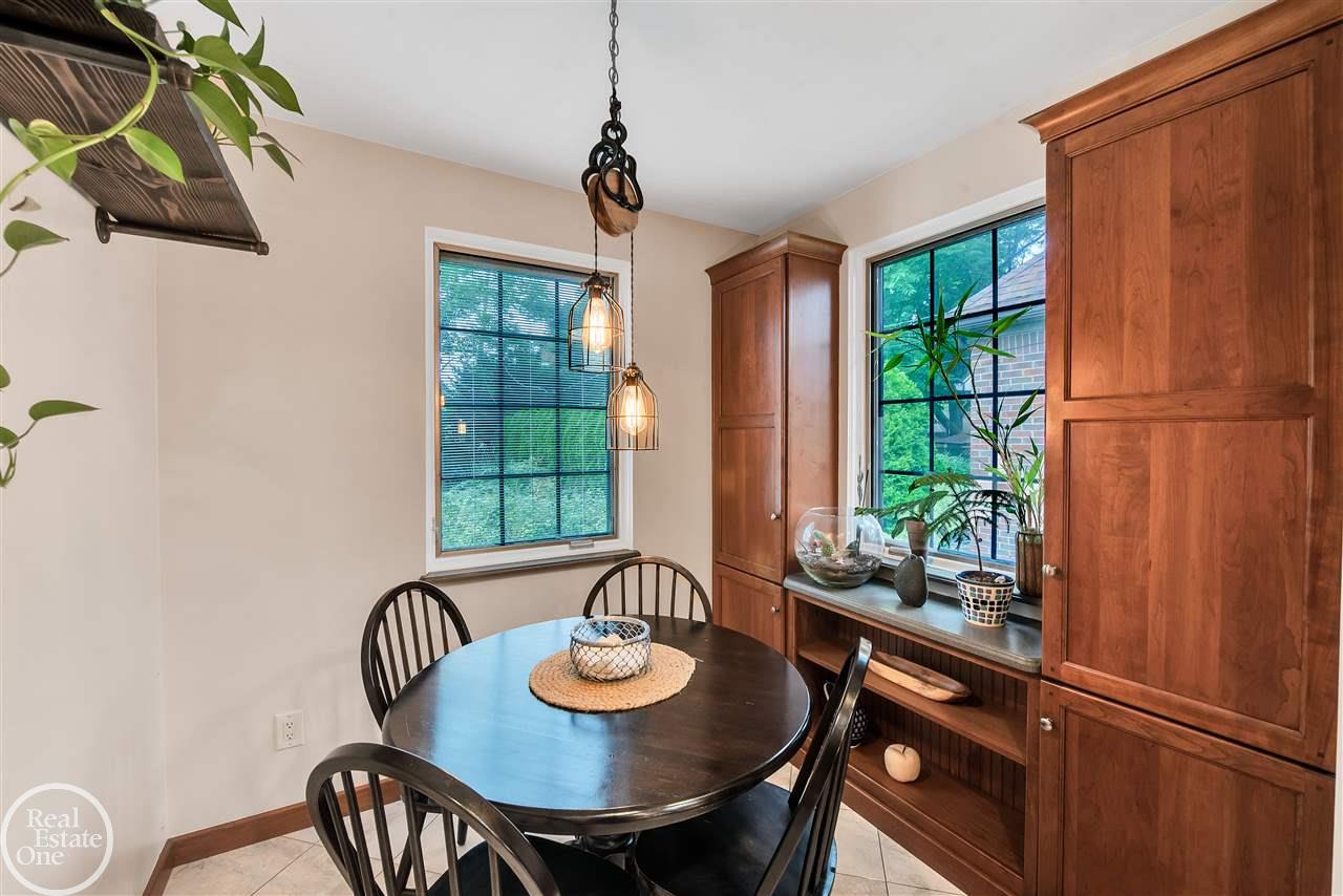 1403 Yorkshire Road Grosse Pointe, MI 48230 - Photo 10 of 38 50023248-9.JPG