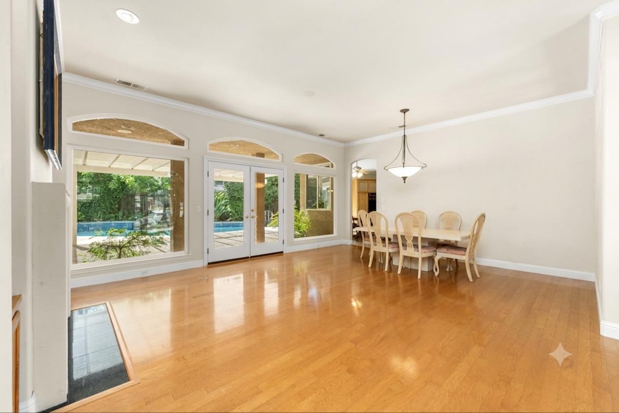 7710 Rio Barco Way Sacramento, CA 95831 - Photo 6 of 57