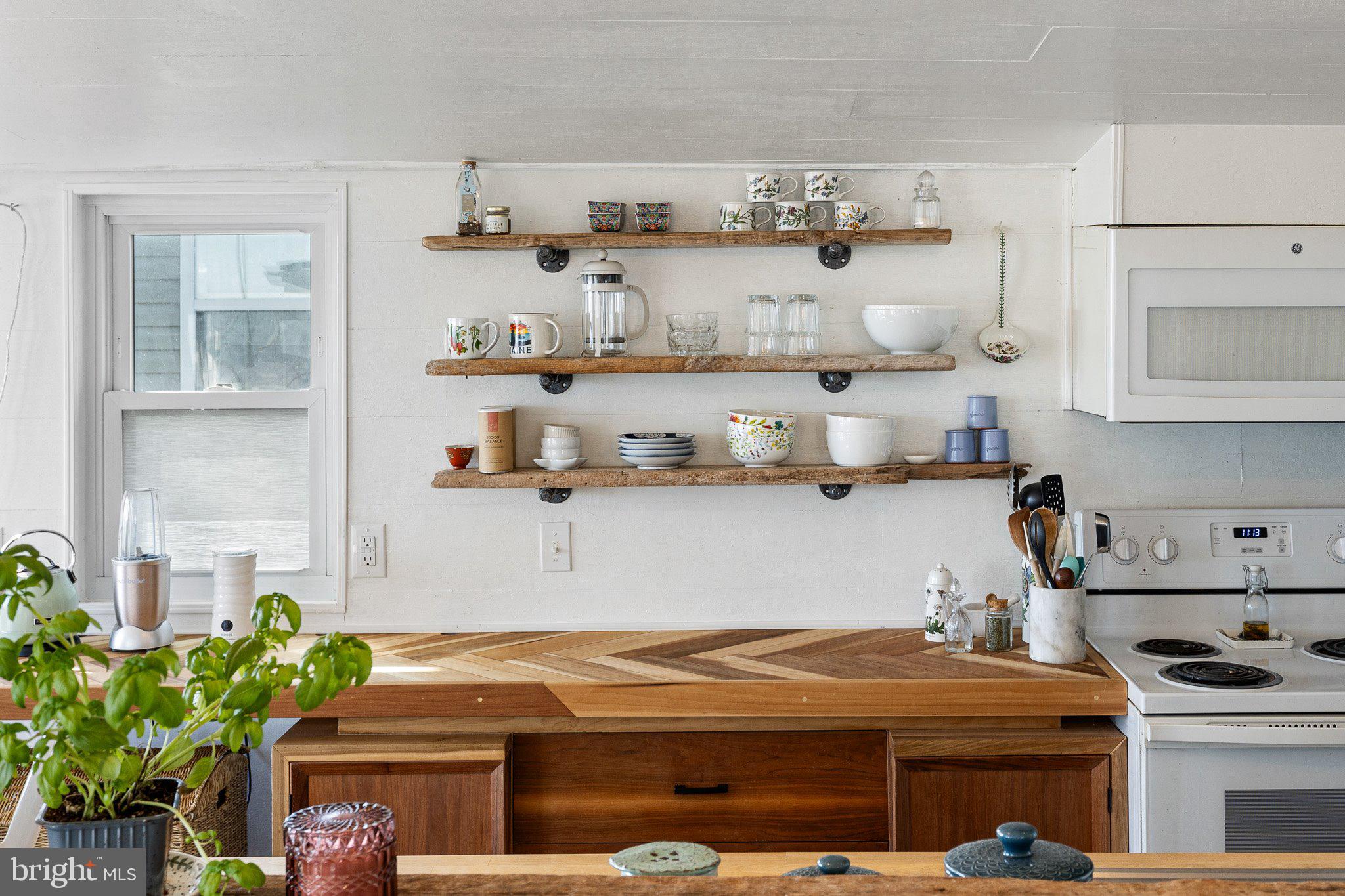 9 South New Road Middletown, DE 19709 - Photo 12 of 41 a room with storage and utility