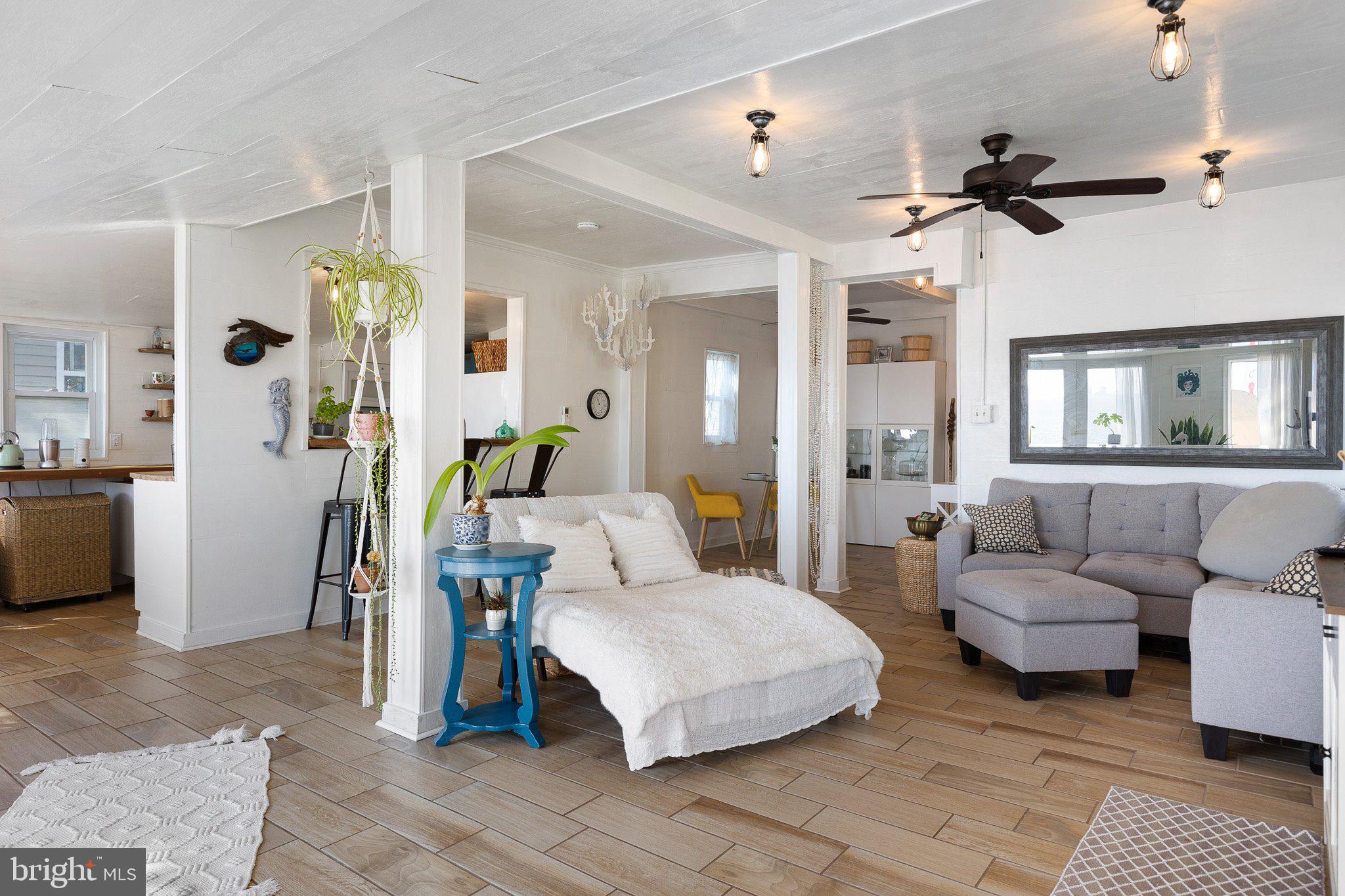 9 South New Road Middletown, DE 19709 - Photo 13 of 41 a living room with furniture and a chandelier