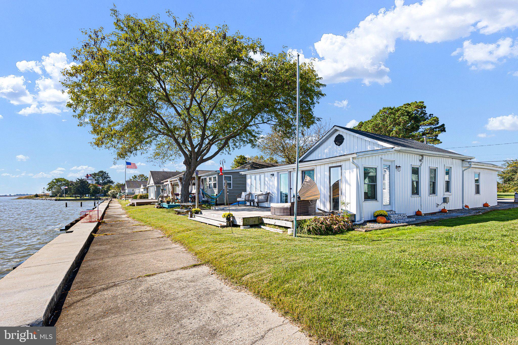 9 South New Road Middletown, DE 19709 - Photo 2 of 41 a front view of house with yard and trees