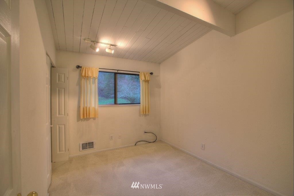 17312 Southeast May Valley Road Renton, WA 98059 - Photo 13 of 15 Gallery Image 13