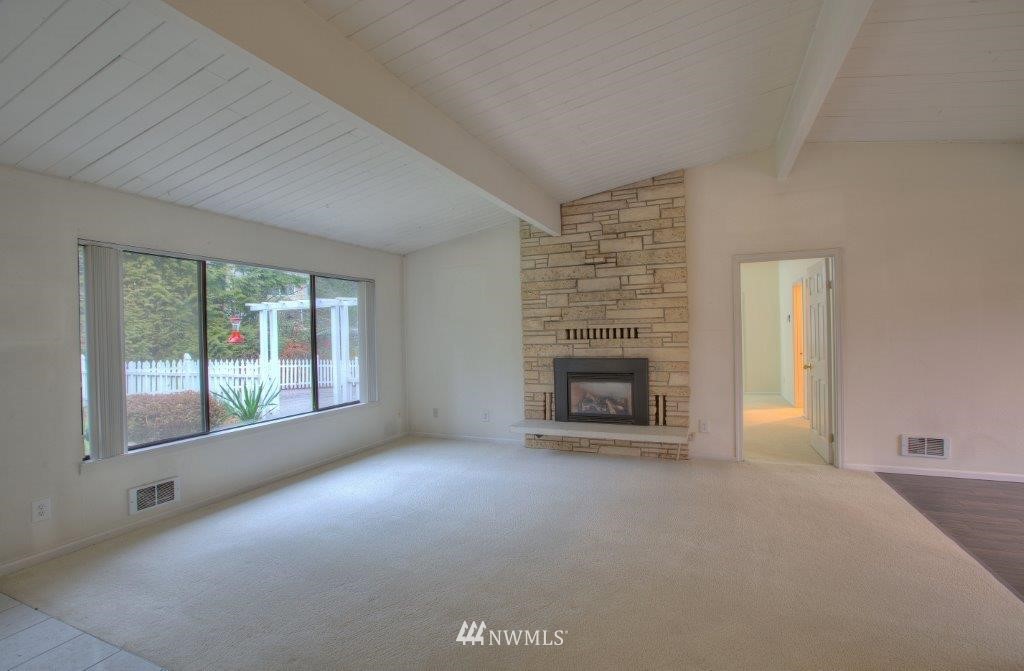 17312 Southeast May Valley Road Renton, WA 98059 - Photo 6 of 15 Gallery Image 6