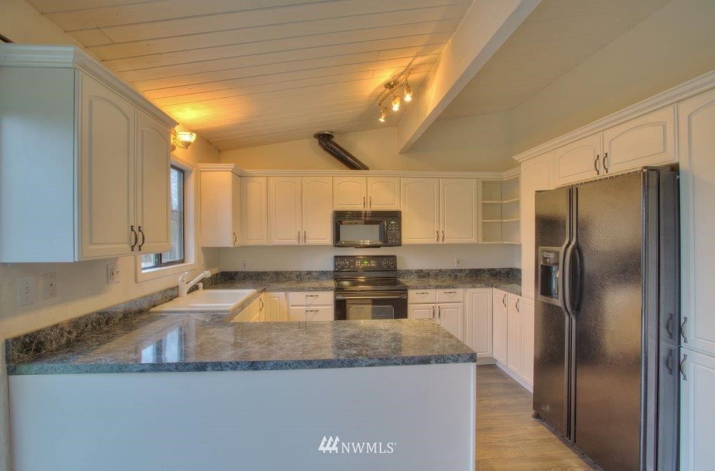 17312 Southeast May Valley Road Renton, WA 98059 - Photo 7 of 15 Gallery Image 7