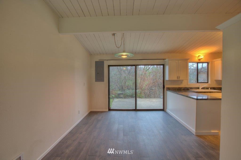 17312 Southeast May Valley Road Renton, WA 98059 - Photo 8 of 15 Gallery Image 8