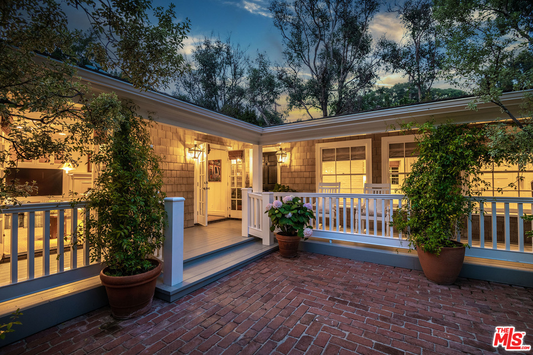 120 Homewood Road Los Angeles, CA 90049 - Photo 3 of 47 a view of a porch with garden