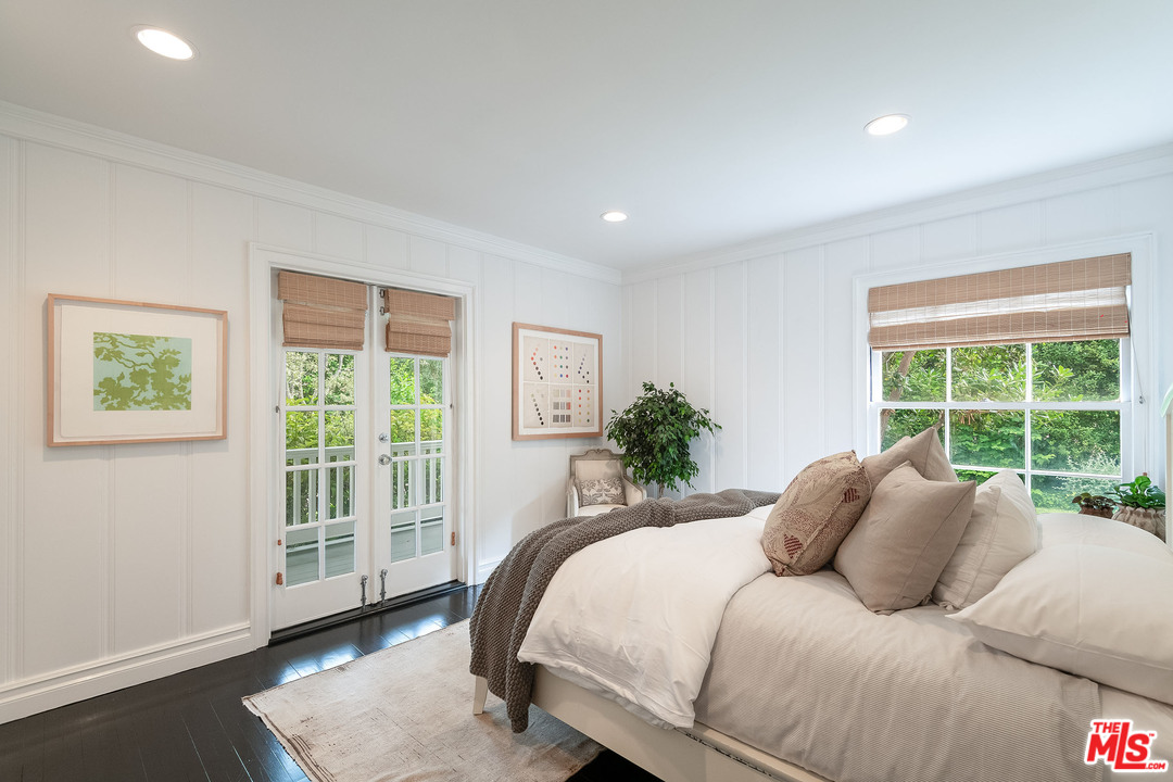120 Homewood Road Los Angeles, CA 90049 - Photo 41 of 47 a bedroom with a large bed and a large window