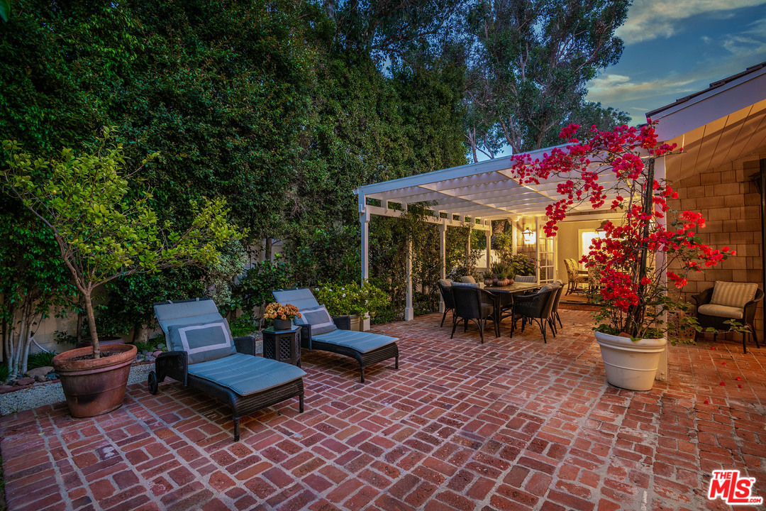 120 Homewood Road Los Angeles, CA 90049 - Photo 10 of 47 a front view of a house with patio