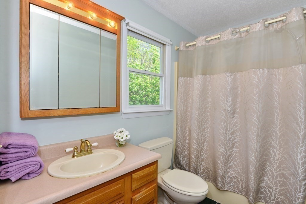 41 Rocco Drive Blackstone, MA 01504 - Photo 14 of 27