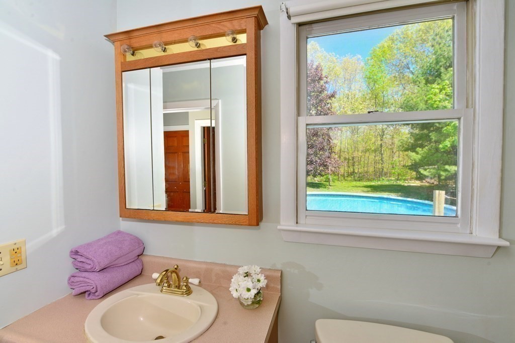 41 Rocco Drive Blackstone, MA 01504 - Photo 15 of 27