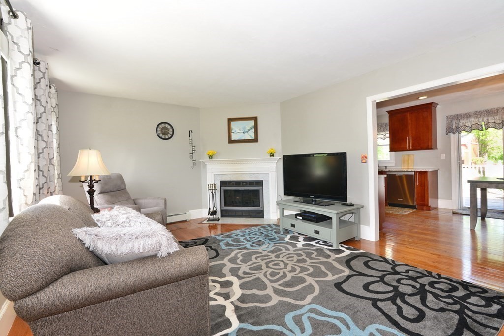 41 Rocco Drive Blackstone, MA 01504 - Photo 3 of 27