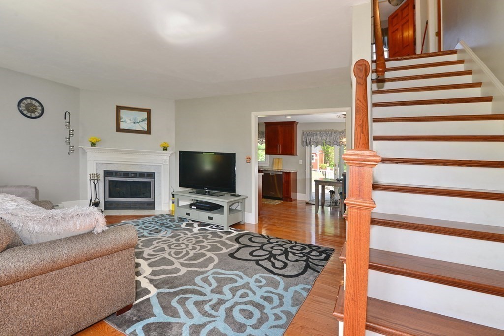 41 Rocco Drive Blackstone, MA 01504 - Photo 4 of 27