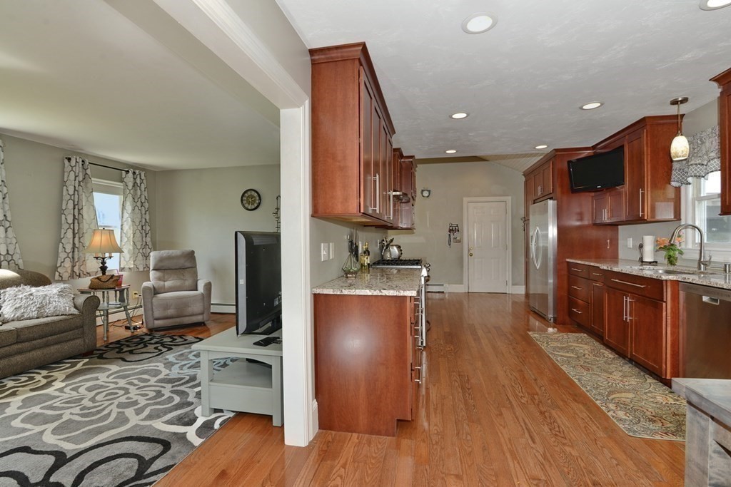 41 Rocco Drive Blackstone, MA 01504 - Photo 8 of 27