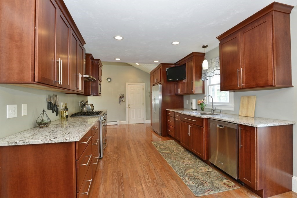 41 Rocco Drive Blackstone, MA 01504 - Photo 9 of 27