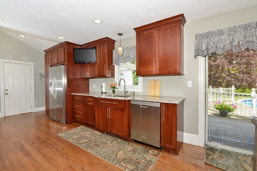 41 Rocco Drive Blackstone, MA 01504 - Photo 10 of 27