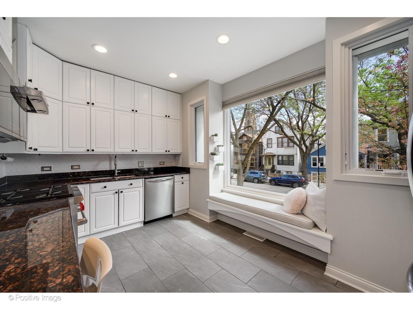 1622 North Mohawk Street, Unit B Chicago, IL 60614 - Photo 7 of 29