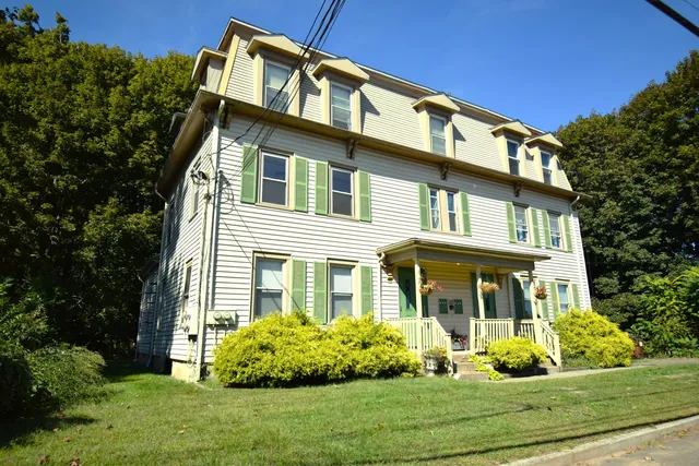 $1,750 | 28 Drive Way, Unit 2L, Guilford, CT 06437