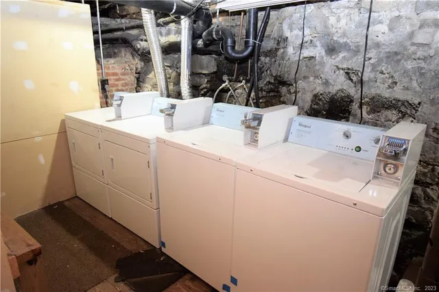 $1,750 | 28 Drive Way, Unit 2L, Guilford, CT 06437