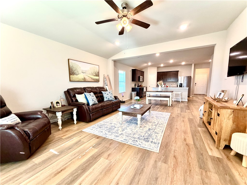 5334 Samuel Run Bryan, TX 77807 - Photo 3 of 14