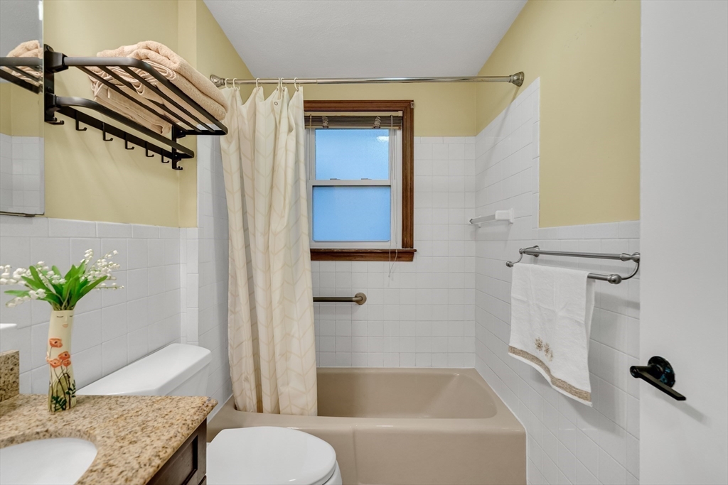 16 Glen Road Reading, MA 01867 - Photo 11 of 30 Gallery Image 11