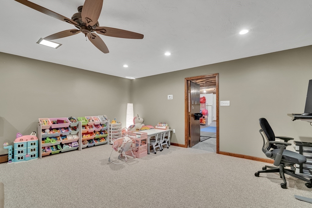 16 Glen Road Reading, MA 01867 - Photo 21 of 30 Gallery Image 21