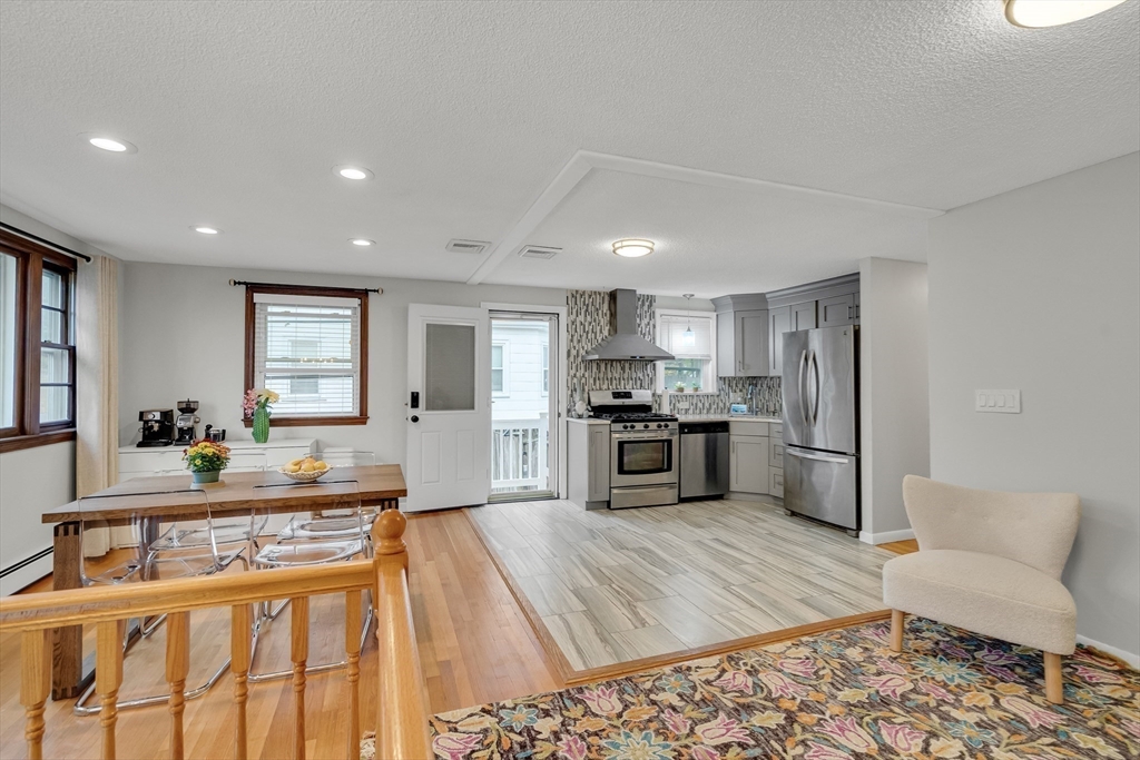 16 Glen Road Reading, MA 01867 - Photo 3 of 30 Gallery Image 3