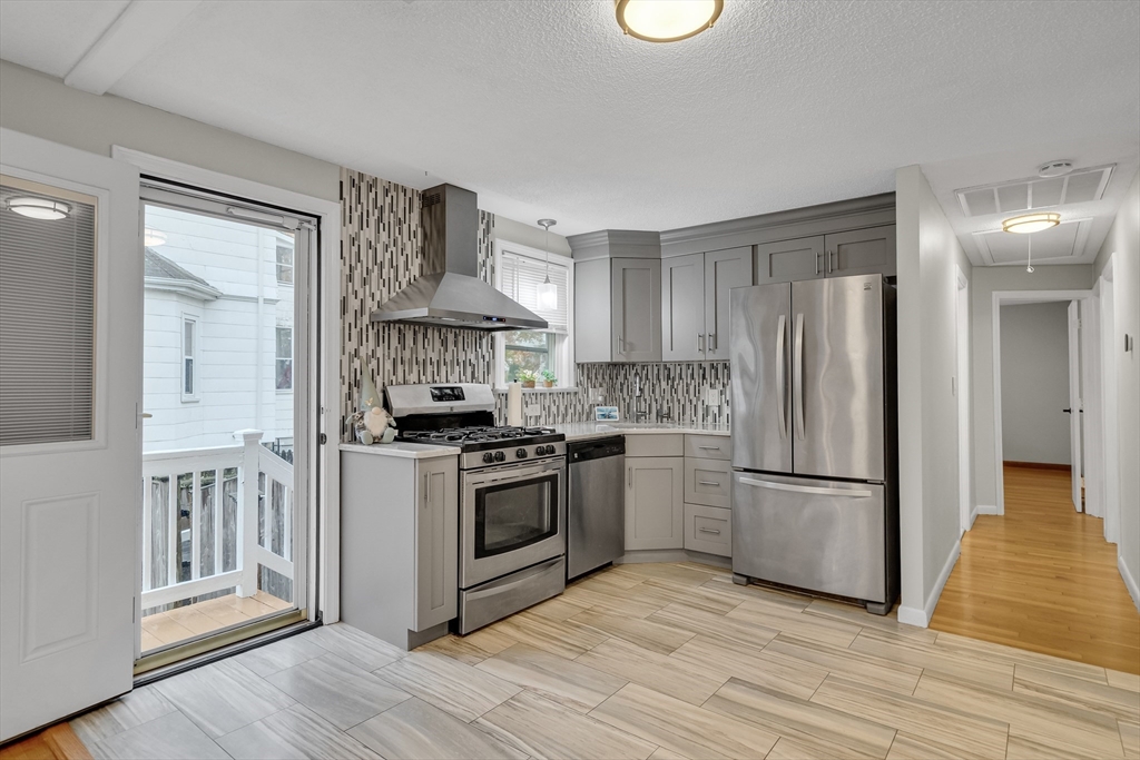 16 Glen Road Reading, MA 01867 - Photo 4 of 30 Gallery Image 4