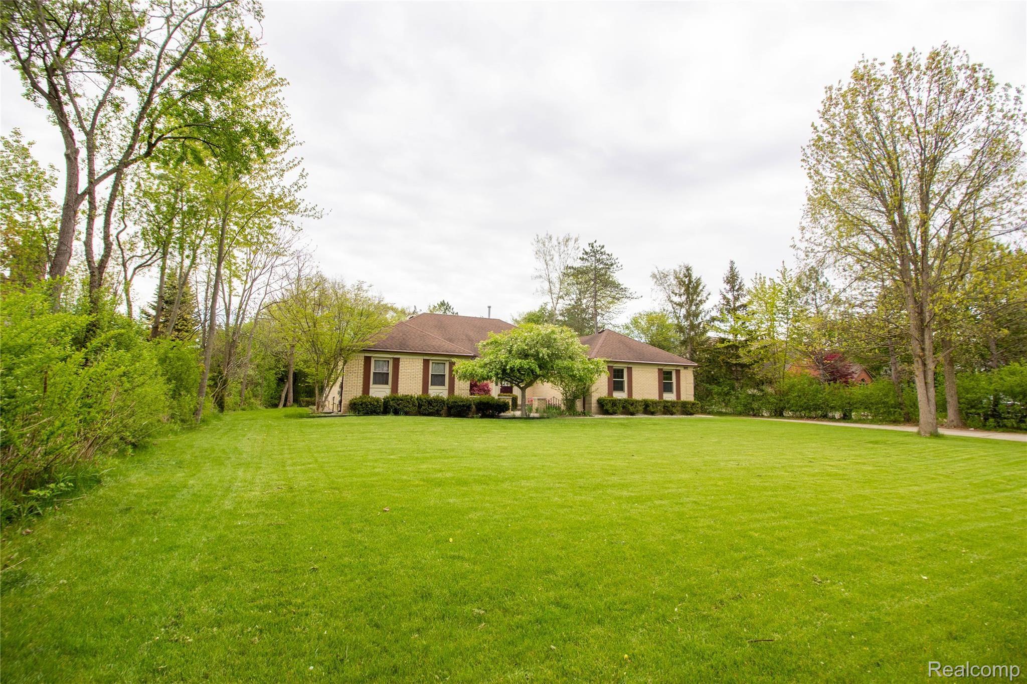 4140 Beach Road Troy, MI 48098 - Photo 2 of 38 _MG_9431-HDR.jpg