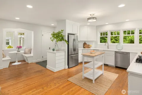 $1,098,000 | 14864 Sivertson Road Northeast, Bainbridge Island, WA 98110