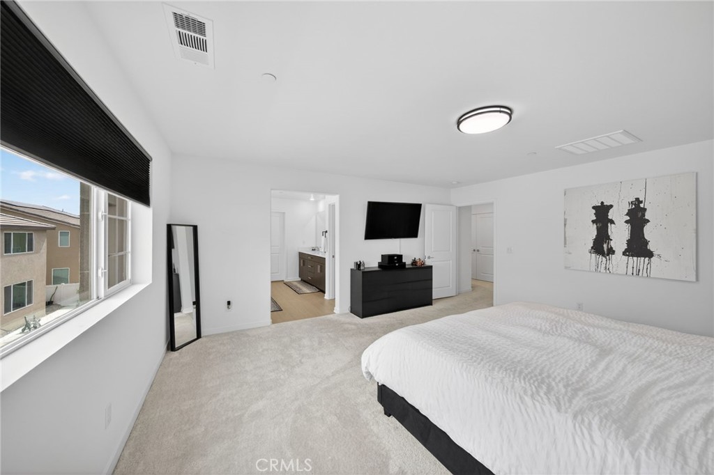 587 Holston Street Rialto, CA 92377 - Photo 26 of 44 Primary En Suite - Virtually Enhanced