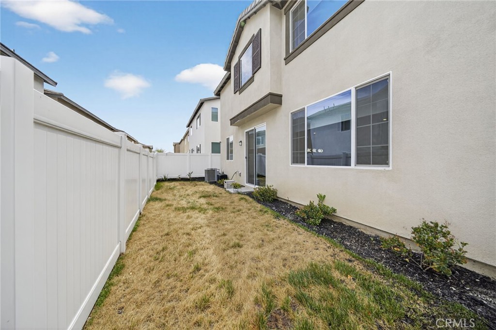 587 Holston Street Rialto, CA 92377 - Photo 34 of 44 Backyard