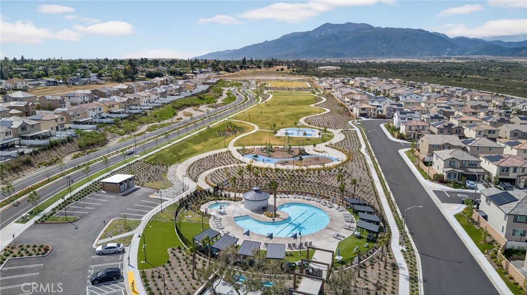 587 Holston Street Rialto, CA 92377 - Photo 41 of 44 Resort Style Ameities