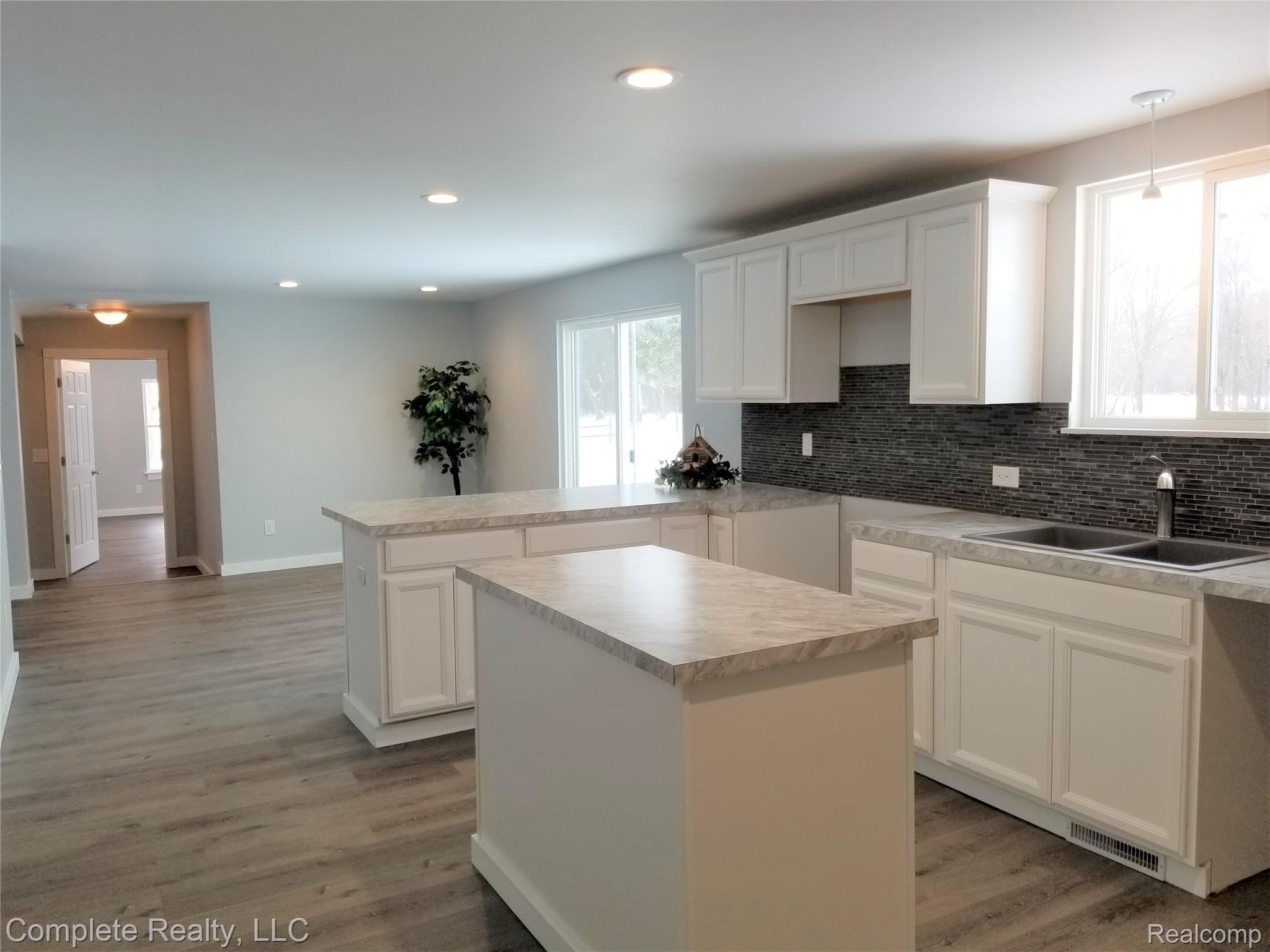 4447 East Carpenter Road Flint, MI 48506 - Photo 8 of 48 20210128_121907.jpg