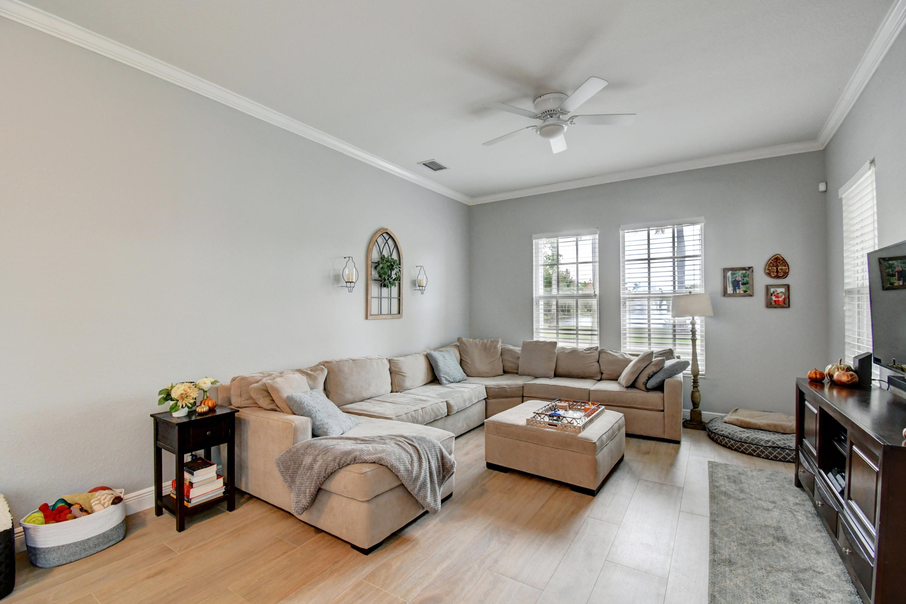 8229 Northwest 8th Way Boca Raton, FL 33487 - Photo 5 of 34 28_dsc_8451_2_3_4_5