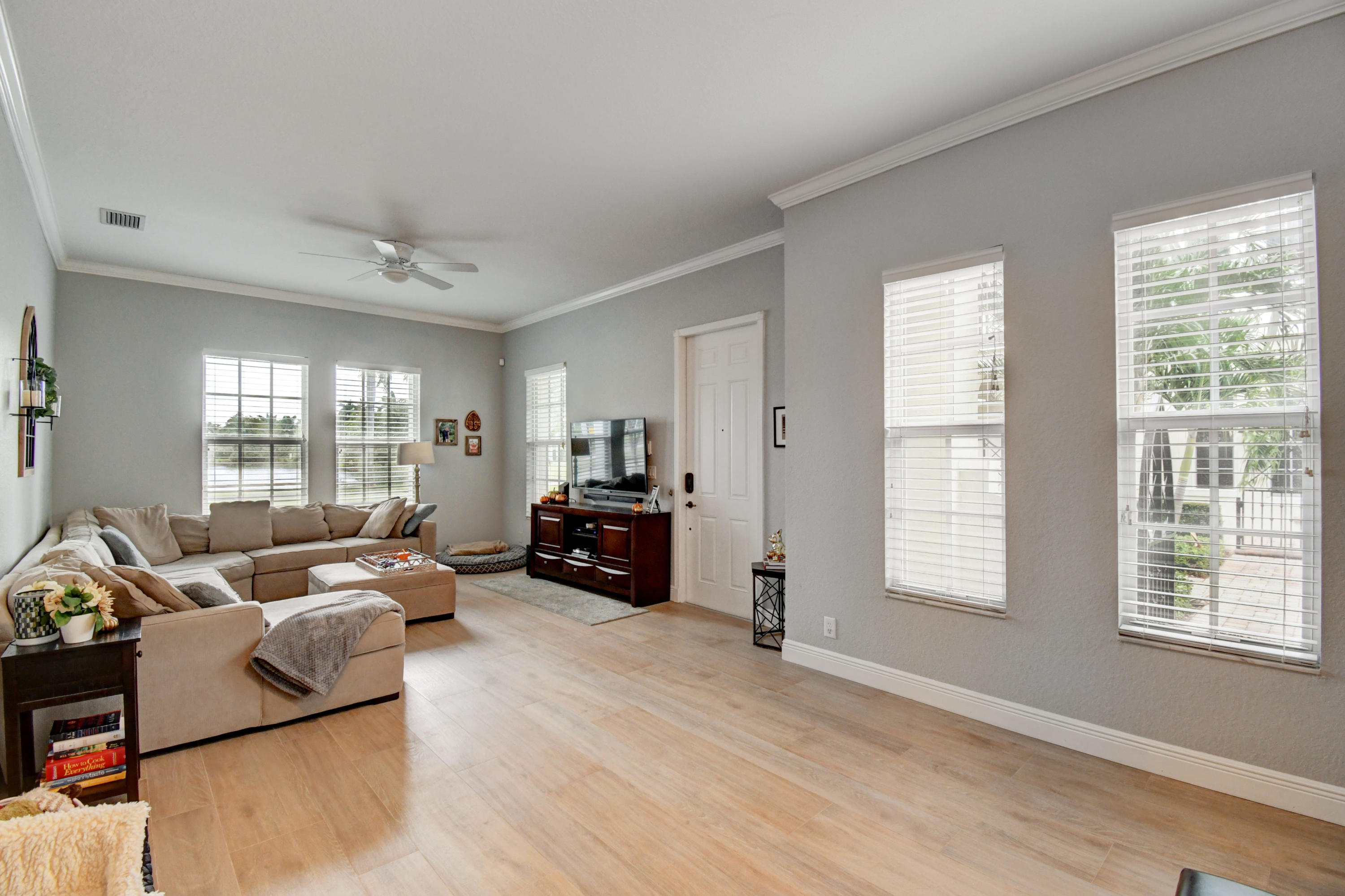 8229 Northwest 8th Way Boca Raton, FL 33487 - Photo 8 of 34 32_dsc_8511_2_3_4_5