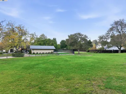 $1,988,000 | 572 Old Farm Road, Danville, CA 94526