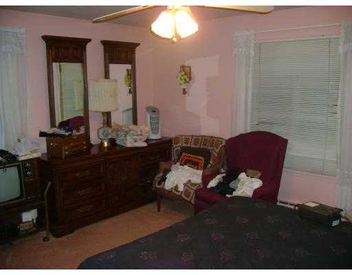 152 Savoy Avenue Springfield, MA 01104 - Photo 11 of 11 a living room with furniture