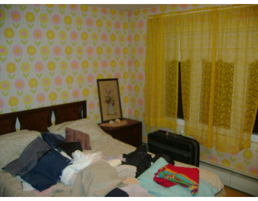 152 Savoy Avenue Springfield, MA 01104 - Photo 7 of 11 a living room with a couch and a curtain