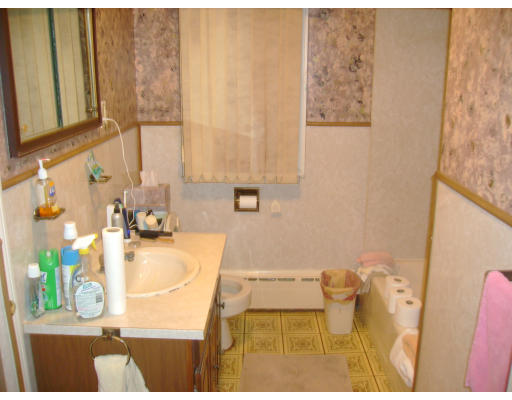 152 Savoy Avenue Springfield, MA 01104 - Photo 8 of 11 a bathroom with a sink toilet and shower
