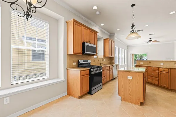 $3,050 | 6025 Churchside Drive, Lithia, FL 33547