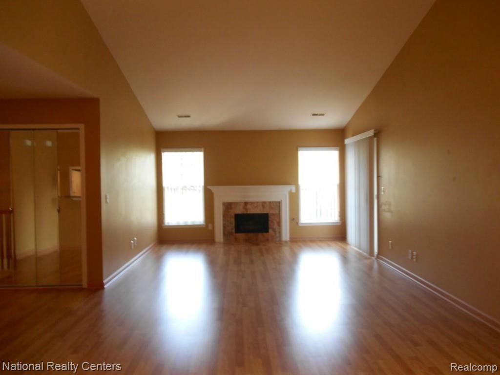 3490 Oakmonte Boulevard, Unit 126 Rochester, MI 48306 - Photo 11 of 53 living room