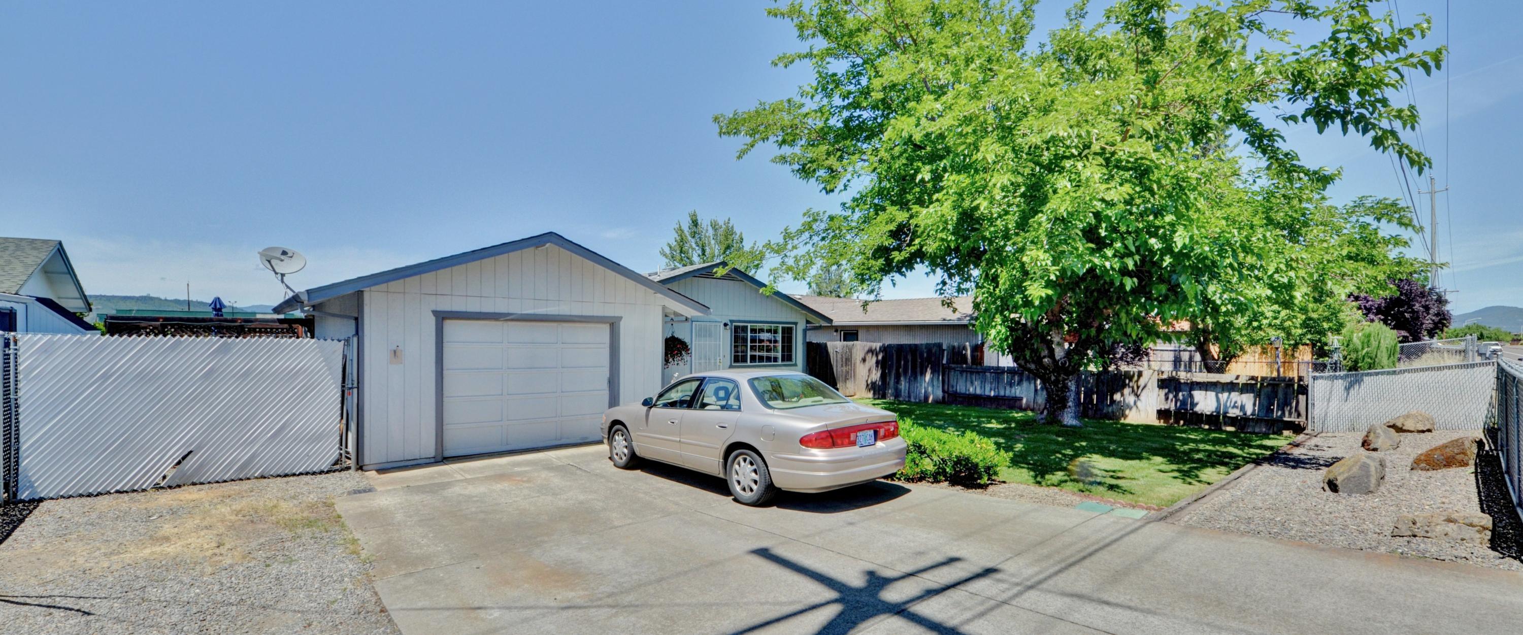 8171 Division Road White City, OR 97503 - Photo 3 of 30 036 (3)