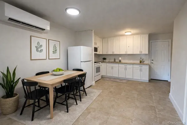 $3,000 | 110 Jericho Turnpike, Unit 3, Mineola, NY 11501