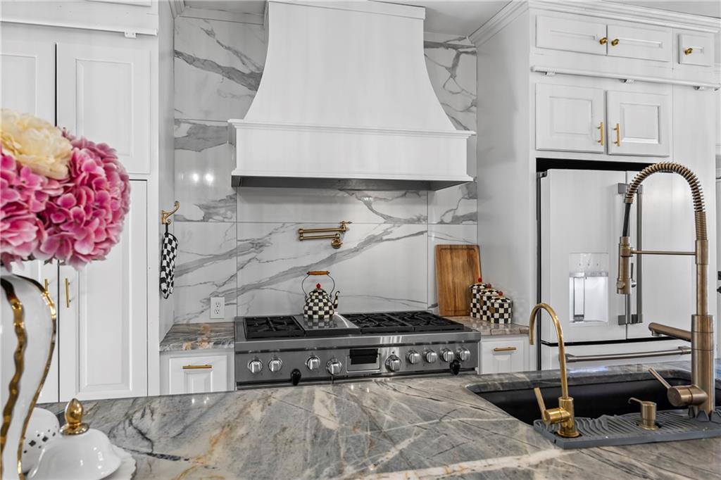 2668 New Hope Road Dacula, GA 30019 - Photo 15 of 65 a living room with furniture