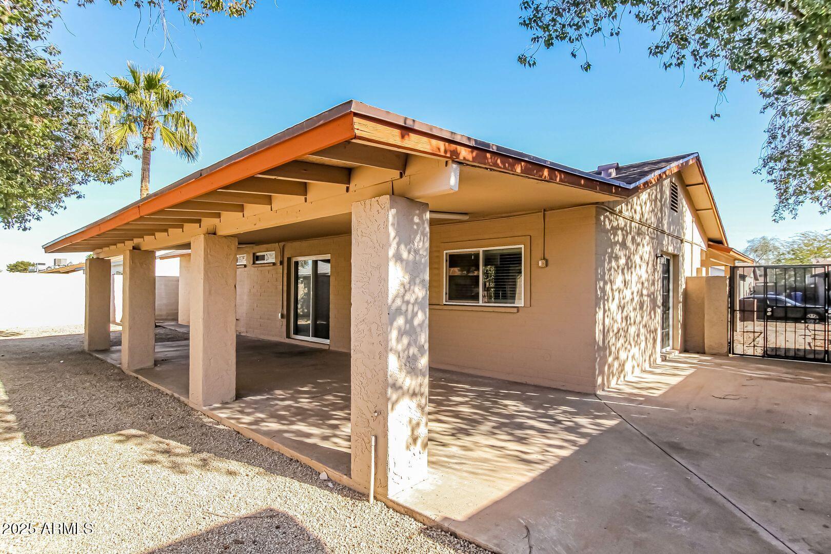 4610 North 75th Drive Phoenix, AZ 85033 - Photo 14 of 14 a front view of a house