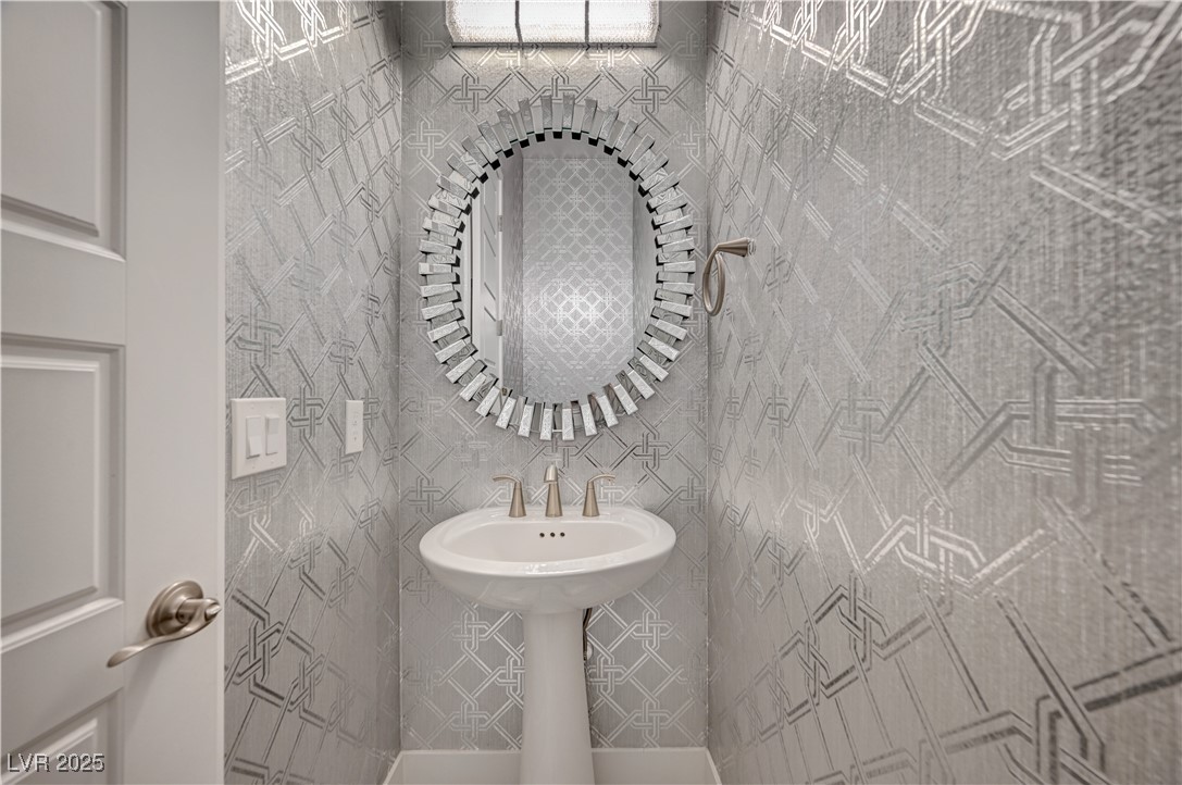 3943 Reyes Avenue Las Vegas, NV 89141 - Photo 40 of 93 Bathroom featuring tile walls