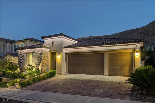 $6,230 | 3943 Reyes Avenue, Las Vegas, NV 89141