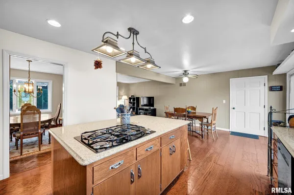$349,900 | 1230 Olde Farm Road, East Peoria, IL 61611