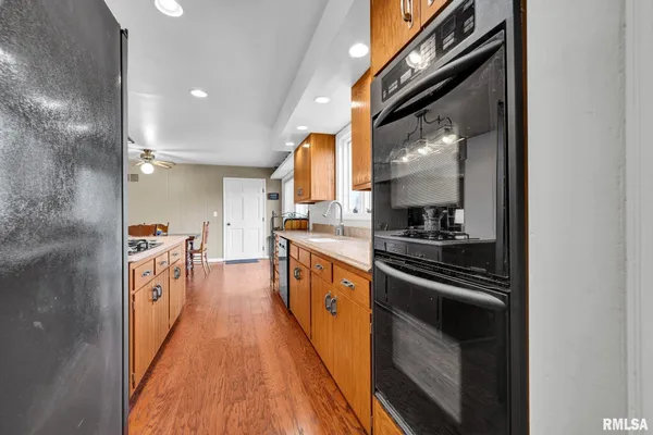 $349,900 | 1230 Olde Farm Road, East Peoria, IL 61611