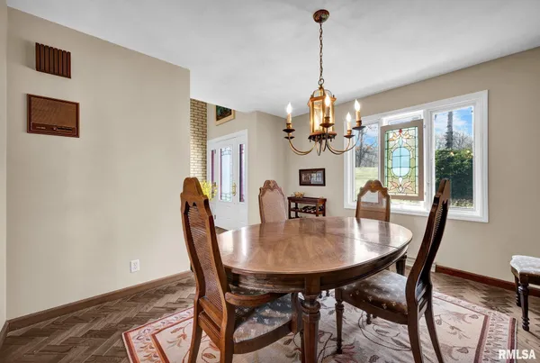 $349,900 | 1230 Olde Farm Road, East Peoria, IL 61611